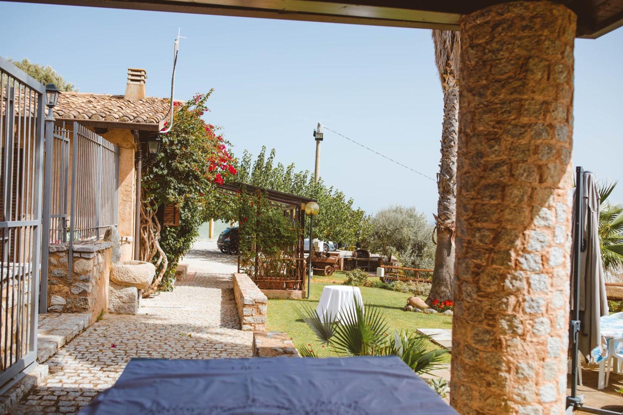 Calami - Villa Romeo - Private Apartments With Pool, Seaview & Olive Grove Santa Caterina Dello Ionio Marina Kültér fotó