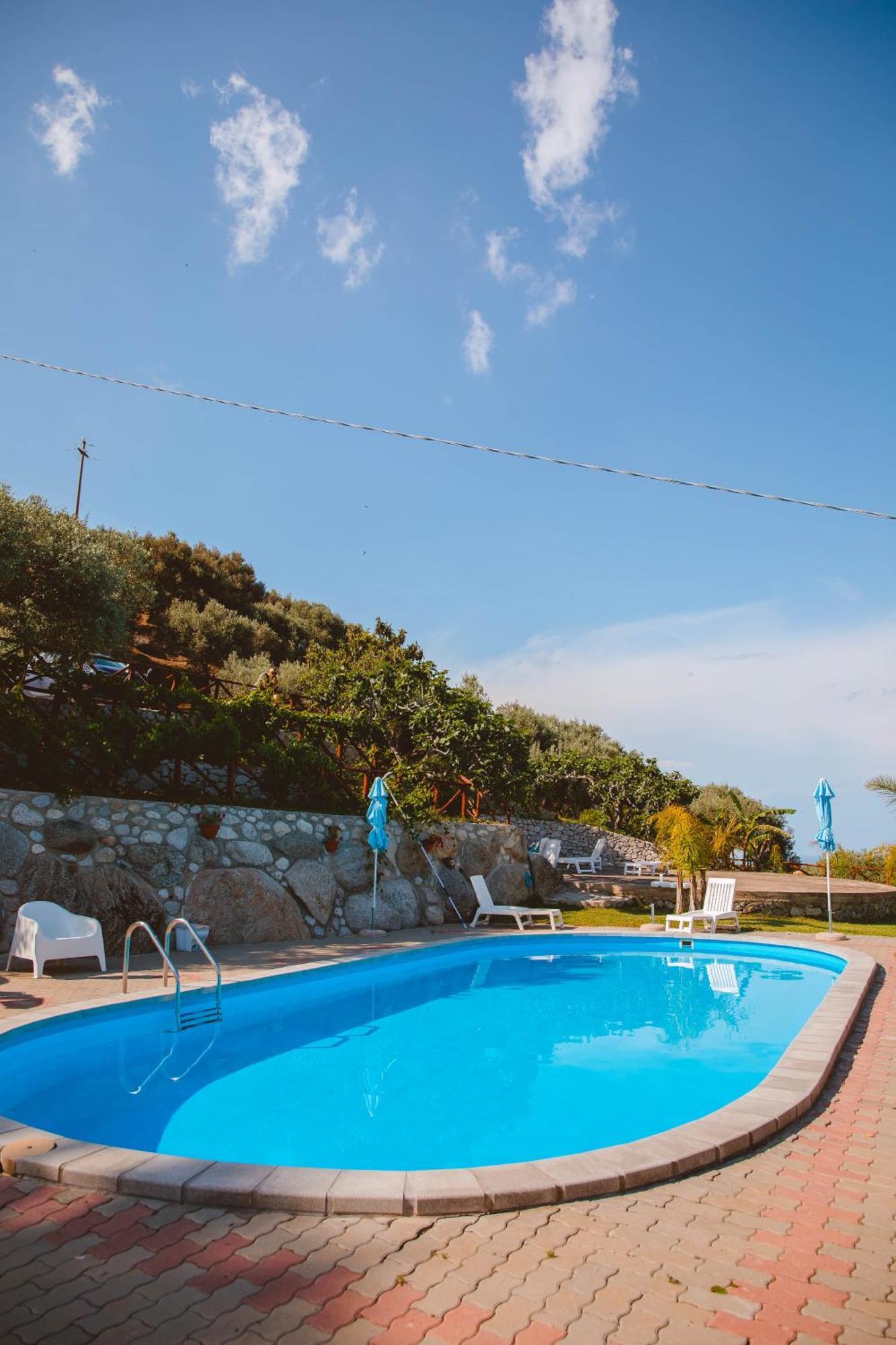 Calami - Villa Romeo - Private Apartments With Pool, Seaview & Olive Grove Santa Caterina Dello Ionio Marina Kültér fotó