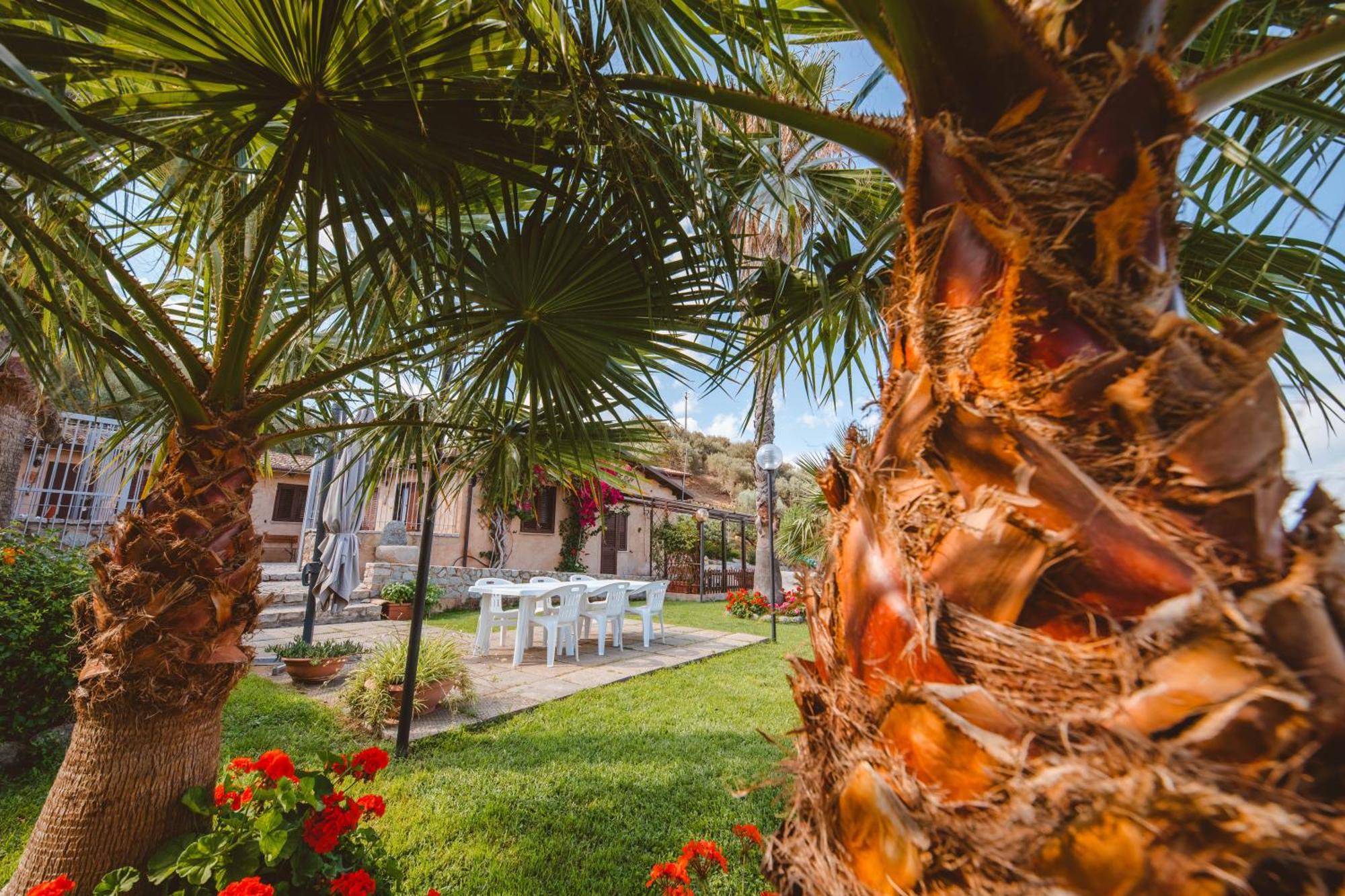 Calami - Villa Romeo - Private Apartments With Pool, Seaview & Olive Grove Santa Caterina Dello Ionio Marina Kültér fotó