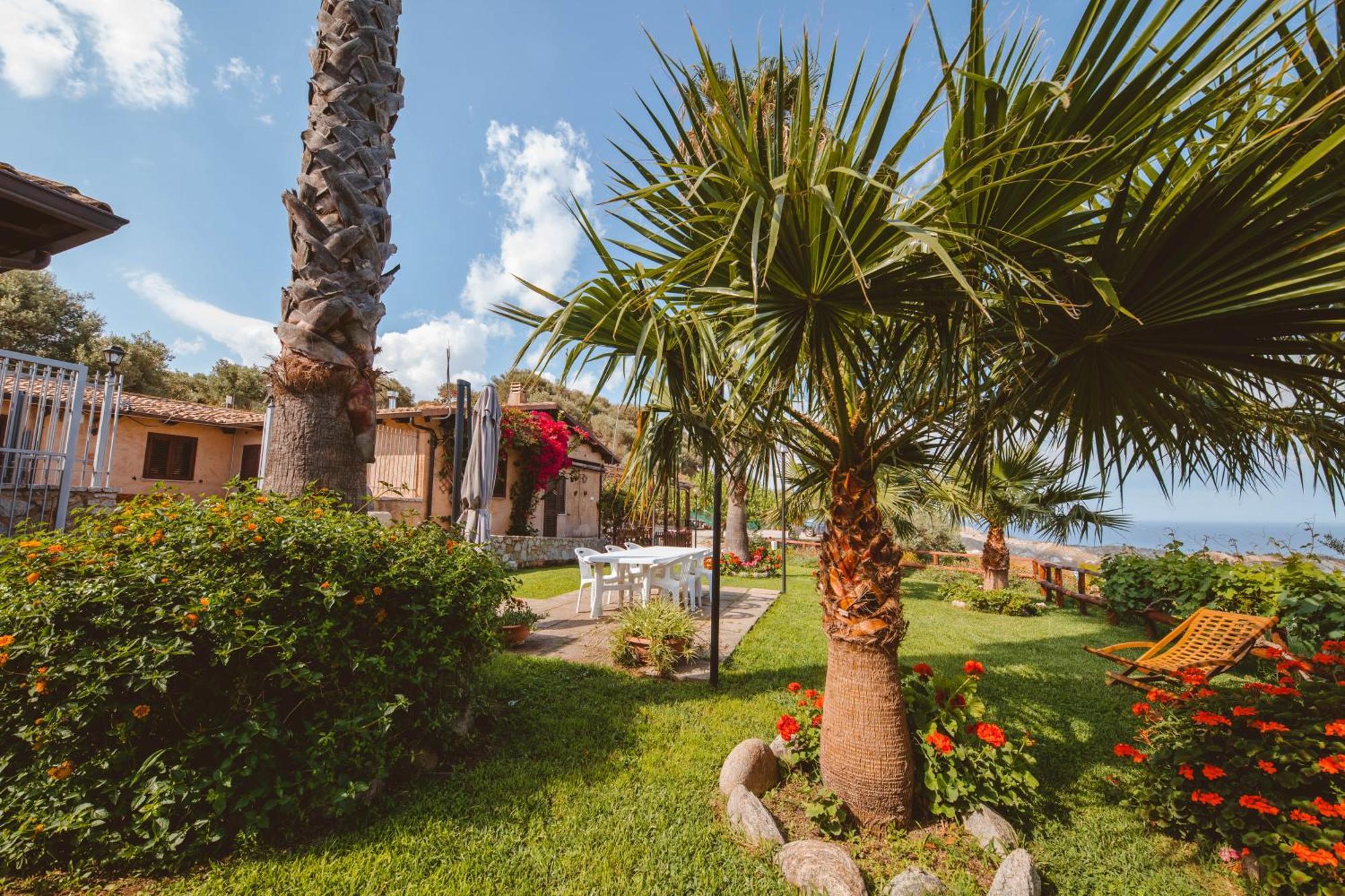 Calami - Villa Romeo - Private Apartments With Pool, Seaview & Olive Grove Santa Caterina Dello Ionio Marina Kültér fotó